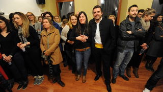 Zadar, 250313.
Nakon renovacije i prenamjene svecano je otvoren studentski klub “Bozo Lerotic”.
Na fotografiji: detalj s otvorenja.
Foto: Luka Gerlanc / CROPIX Zadar, 250313.
Nakon renovacije i prenamjene svecano je otvoren studentski klub “Bozo Lerotic”.
Na fotografiji: detalj s otvorenja.
Foto: Luka Gerlanc / CROPIX