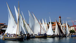 Betina, 150810.
U Betini na otoku Murteru danas je odrzana tradicionalna regata brodova na “latinskog idro ” pod nazivom “Regata za dusu i tilo”, na regati je sudjovalo preko gajeta, leuta i kaica pobjedili su domacini iz Betine.
Na slici start regate u b Betina, 150810.
U Betini na otoku Murteru danas je odrzana tradicionalna regata brodova na “latinskog idro ” pod nazivom “Regata za dusu i tilo”, na regati je sudjovalo preko gajeta, leuta i kaica pobjedili su domacini iz Betine.
Na slici start regate u b