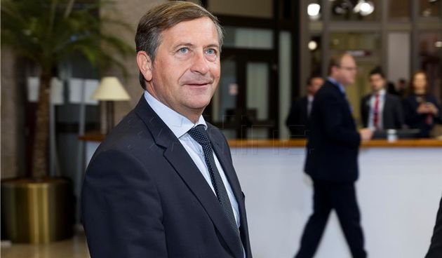 Karl Erjavec, foto- hina
