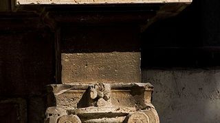 kapitel na ulaznim vratima u crkvu sv. Šime u Zadru