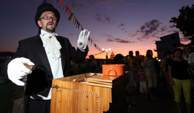 Zadar, 050809.
U sklopu manifestacije Biogradsko ljeto sinoc je na programu bila tradicionalna Biogradska noc, velika turisticka festa koja je zapocela u vecernjim satima na Obali kralja Petra Kresimira IV. Biogradjani za sve posjetitelje feste pripremili