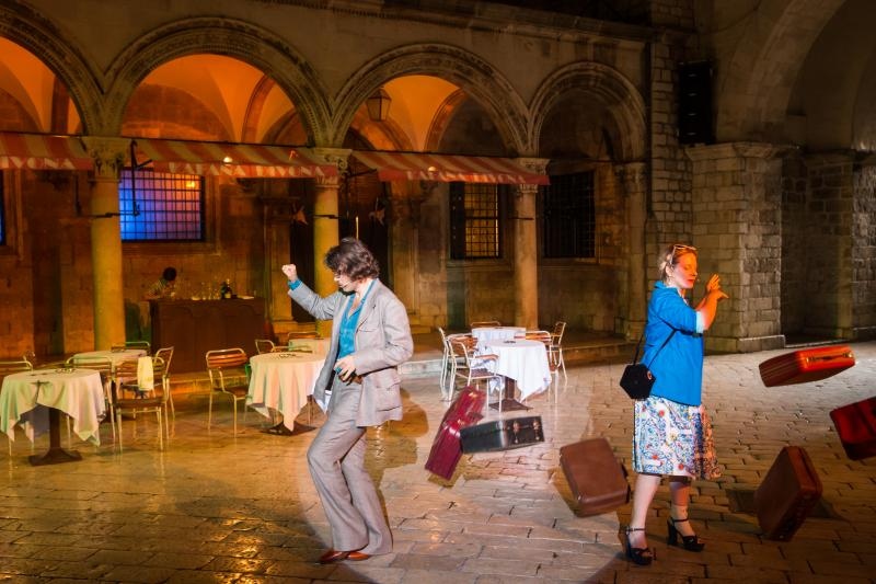 Kostimirana proba predstave Kafetarija prema djelu La bottega del caffe, jednoj od najuspješnijih komedija talijanskog komediografa Carla Goldonija