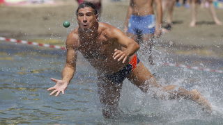 Split, 120611.
Na splitskim Bacvicama odrzano je 7. Prvenstvo svita u piciginu. Naslov pobjednika drugu godinu za redom osvojila je ekipa A1.
Na fotografiji: Goran Karan.
Foto: Ante Cizmic / CROPIX Split, 120611.
Na splitskim Bacvicama odrzano je 7. Prvenstvo svita u piciginu. Naslov pobjednika drugu godinu za redom osvojila je ekipa A1.
Na fotografiji: Goran Karan.
Foto: Ante Cizmic / CROPIX