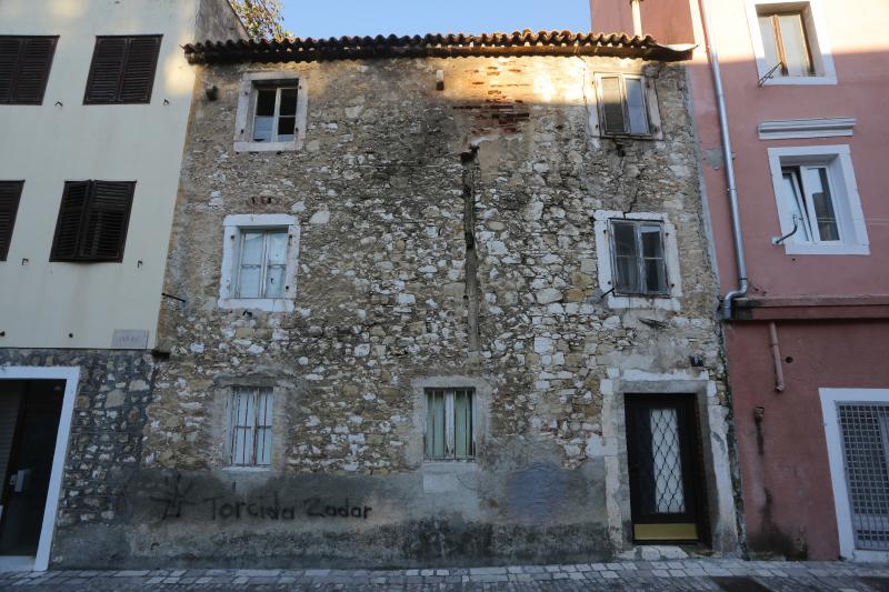 06.11.2013., Zadar – Dotrajale fasade na zgradama u centru grada. Photo: Filip Brala/PIXSELL 06.11.2013., Zadar – Dotrajale fasade na zgradama u centru grada. Photo: Filip Brala/PIXSELL