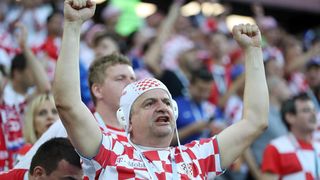 Veseli hrvatski navijači u kockicama ispunili Baltik Arenu u Kalinjingradu Veseli hrvatski navijači u kockicama ispunili Baltik Arenu u Kalinjingradu