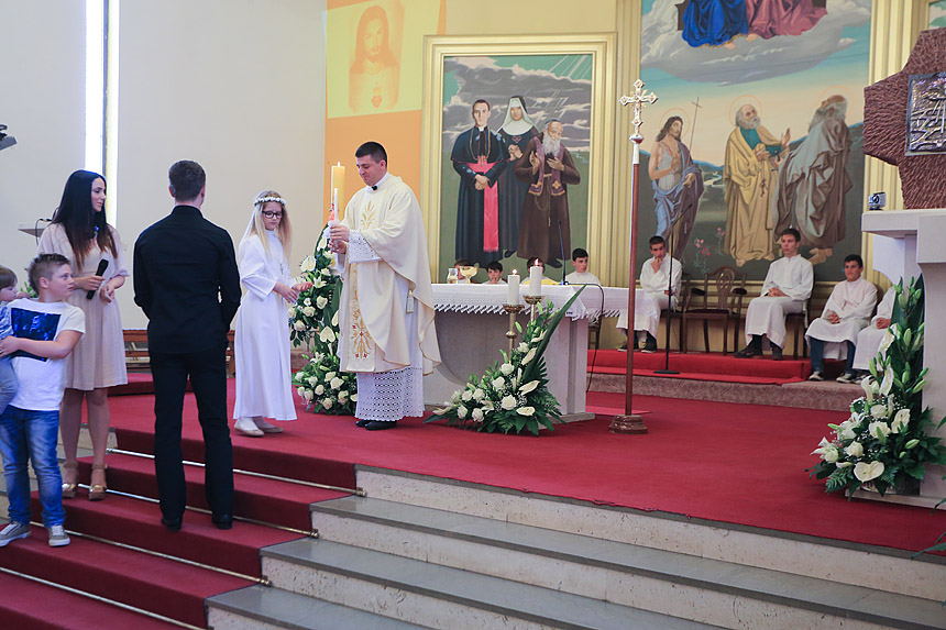 Bibinje: sakrament Prve pričesti, foto-L. Banić Bibinje: sakrament Prve pričesti, foto-L. Banić