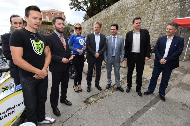 Od danas i Zadar ima nextbike sustav javnih bicikala. Na 4 lokacije moći će se iznajmiti ukupno 25 bicikala. Foto: Dino Stanin/PIXSELL Od danas i Zadar ima nextbike sustav javnih bicikala. Na 4 lokacije moći će se iznajmiti ukupno 25 bicikala. Foto: Dino Stanin/PIXSELL