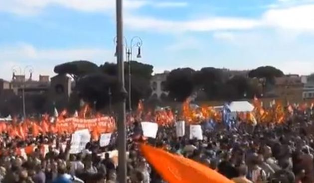 Početak bune u Italiji? I interventni policajci podržali prosvjednike, foto: screenshot youtube