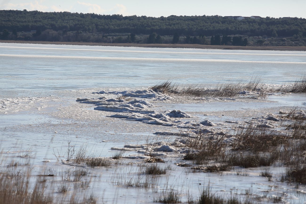 Šetnja po zaleđenom i bajkovitim Vranskim jezerom Šetnja po zaleđenom i bajkovitim Vranskim jezerom