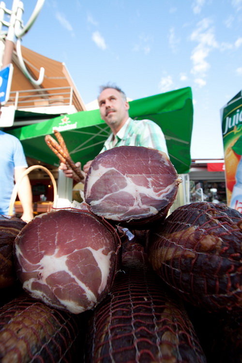 Biograd: 6. Dugi svehrvatski eno-eko-gastro-etno stol, Foto: Franjo Jurić Biograd: 6. Dugi svehrvatski eno-eko-gastro-etno stol, Foto: Franjo Jurić
