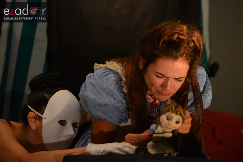 Stanarska fešta 2017: Predstava “U zemlji čudesa” Teatra Dragon Stanarska fešta 2017: Predstava “U zemlji čudesa” Teatra Dragon