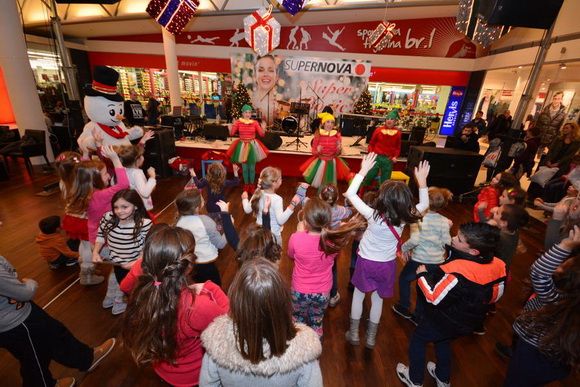 Supernova: Božićni koncert Ivane Kindl i posjet Djeda Božićnjaka, Foto: Iva Perinčić Supernova: Božićni koncert Ivane Kindl i posjet Djeda Božićnjaka, Foto: Iva Perinčić