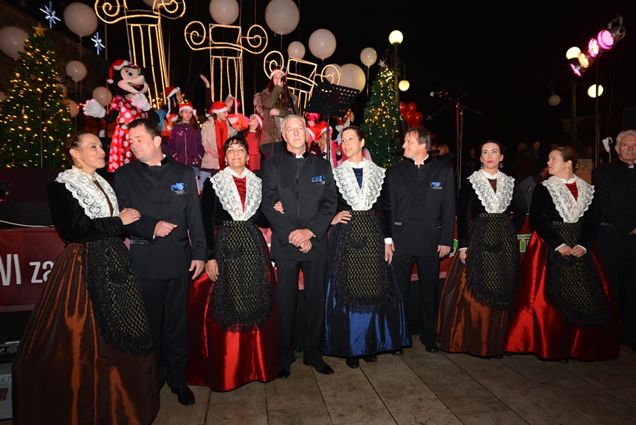 Započeo Advent u Zadru ; foto Iva Perinčić