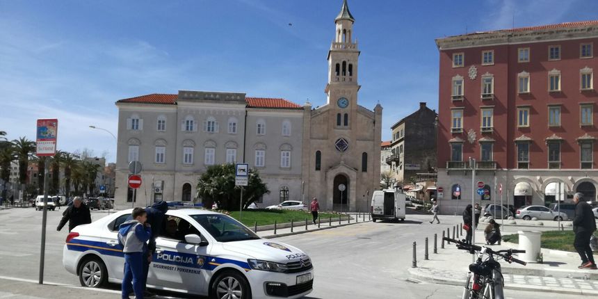 policija ispred sv. Frane policija ispred sv. Frane