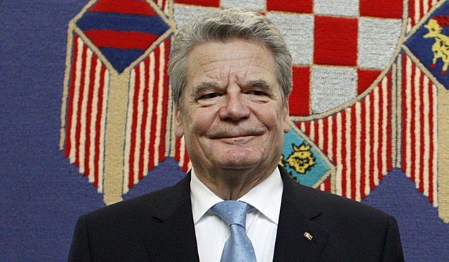 Zagreb, 071212.
Na poziv predsjednika Ive Josipovica, u dvodnevni sluzbeni posjet Hrvatskoj stigao je njemacki predsjednik Joachim Gauck. Predsjednik Josipovic priredio je svecani docek svom gostu u Uredu predsjednika na Pantovcaku.
Na fotografiji: Joachi