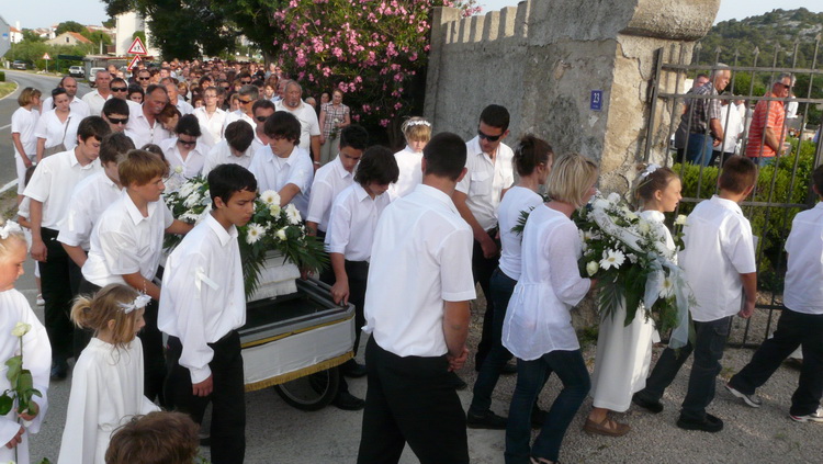 Tkon: Posljednji ispraćaj malenog anđela, Roka Ugrinića 7. lipnja 2011.