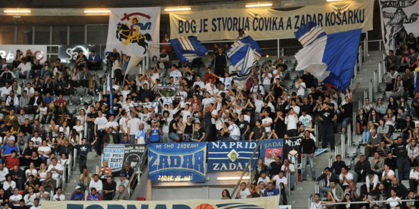 Zadar, 260513.
Dvorana Kresimira Cosica.
3. polufinalna utakmica prvenstva Hrvatske izmedju KK Zadar i KK Cedevita.
Na fotografiji: navijaci.
Foto: Luka Gerlanc / CROPIX Zadar, 260513.
Dvorana Kresimira Cosica.
3. polufinalna utakmica prvenstva Hrvatske izmedju KK Zadar i KK Cedevita.
Na fotografiji: navijaci.
Foto: Luka Gerlanc / CROPIX