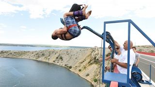 Mario Možnik otvorio bungee jumping sezonu na Masleničkom mostu, Photo: Hrvoje Jelavic/PIXSELL