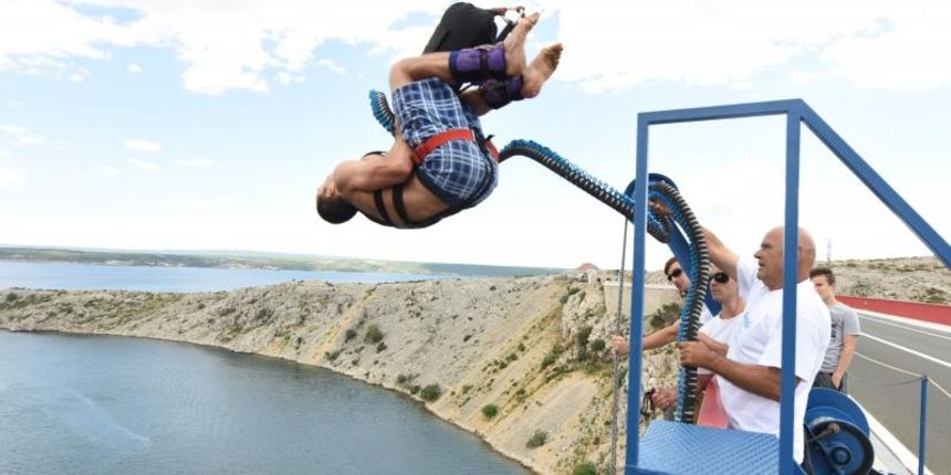 Mario Možnik otvorio bungee jumping sezonu na Masleničkom mostu, Photo: Hrvoje Jelavic/PIXSELL