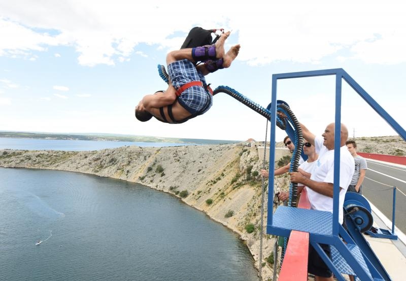 Mario Možnik otvorio bungee jumping sezonu na Masleničkom mostu, Photo: Hrvoje Jelavic/PIXSELL
