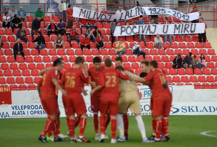 Split, 150912.
Stadion Park mladezi.
Nogometna utakmica 8. kola MAXtv 1. HNL Prve lige izmedju RNK Split i NK Zadar.
Na fotografiji: navijaci Splita transparentom su se oprostili od nedavno preminulog najdugovjecnijeg predsjednika RNK Splita Milivoja Lal Split, 150912.
Stadion Park mladezi.
Nogometna utakmica 8. kola MAXtv 1. HNL Prve lige izmedju RNK Split i NK Zadar.
Na fotografiji: navijaci Splita transparentom su se oprostili od nedavno preminulog najdugovjecnijeg predsjednika RNK Splita Milivoja Lal