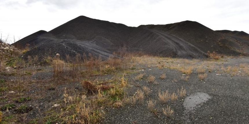 Crno brdo: toksičan materijal deponiran tijekom sanacije šibenskog TEF-a od strane tvrtke MLM. Photo: Dino Stanin/PIXSELL Crno brdo: toksičan materijal deponiran tijekom sanacije šibenskog TEF-a od strane tvrtke MLM. Photo: Dino Stanin/PIXSELL