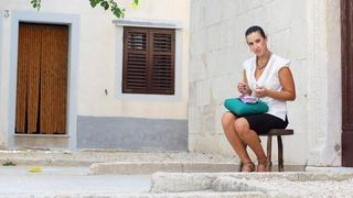 Paške čipkarice na djelu u izradi paške čipke, Foto: Luka Stanzl/PIXSELL