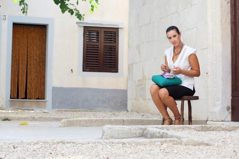 Paške čipkarice na djelu u izradi paške čipke, Foto: Luka Stanzl/PIXSELL