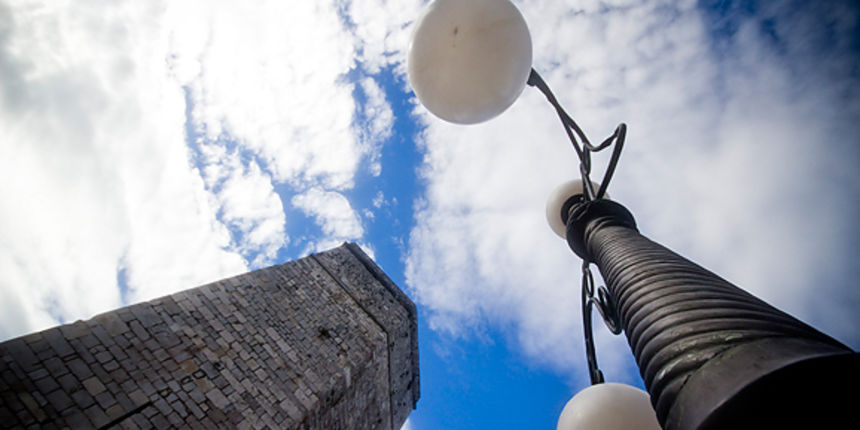 Đir po gradu 1. studenog 2012. Kapetanova kula, oblaci (foto:Saša Čuka)