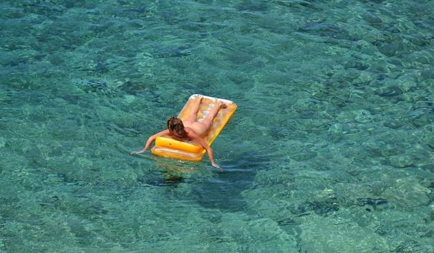 Djevojka na luftiću