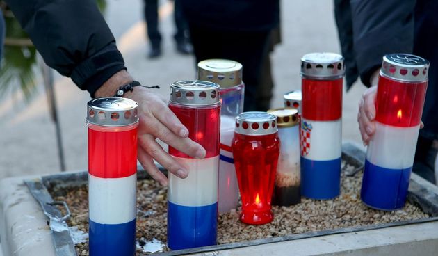 Na Gradskom groblju odana počast poginulim, nestalim i umrlim hrvatskim braniteljima Na Gradskom groblju odana počast poginulim, nestalim i umrlim hrvatskim braniteljima