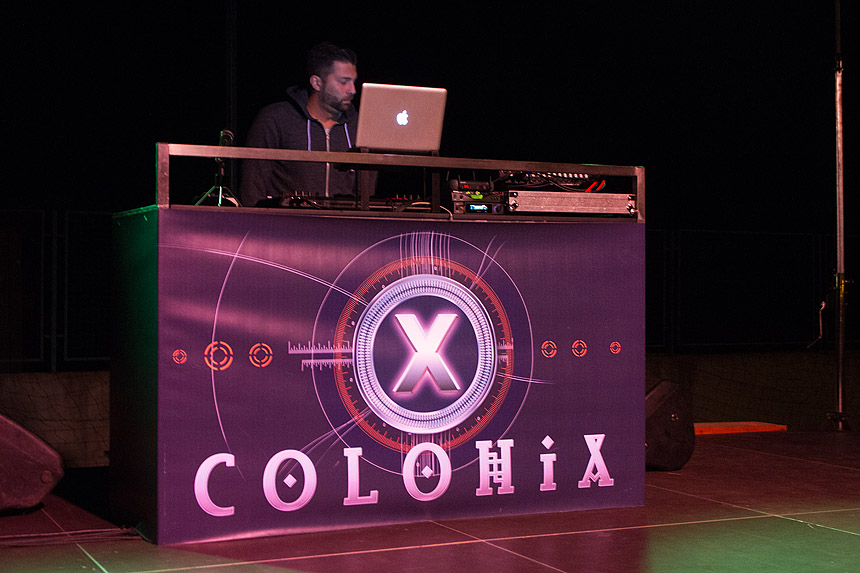 Mještani Bibinja sinoć su uživali u vrhunskom koncertu grupe Colonija na sportskom centru Crljenica Mještani Bibinja sinoć su uživali u vrhunskom koncertu grupe Colonija na sportskom centru Crljenica