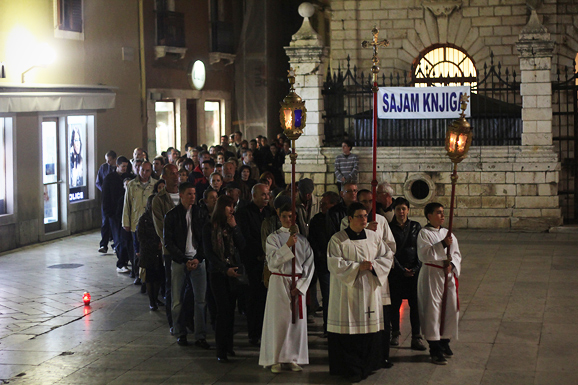Procesija Velikog petka, 6. travnja 2012. (foto:Saša Čuka) Procesija Velikog petka, 6. travnja 2012. (foto:Saša Čuka)