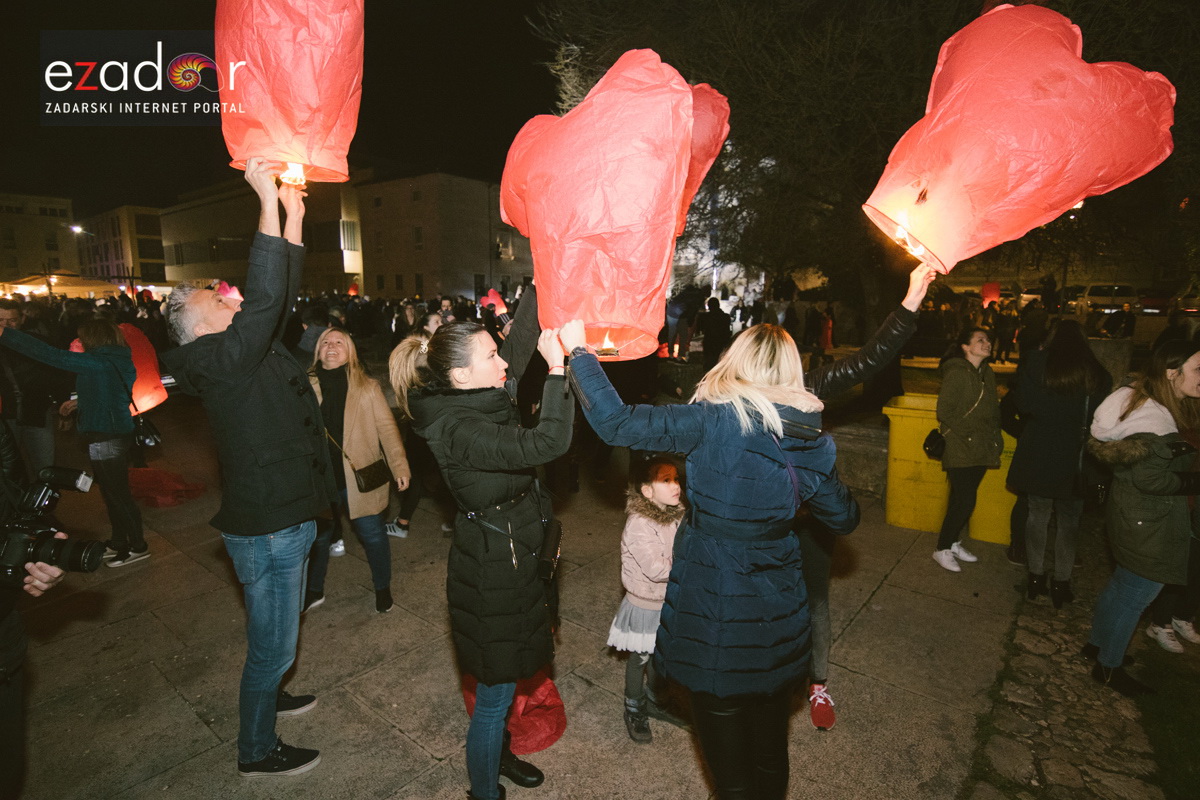 Humanitarni svjetlosni spektakl “Zaželi ljubav 2018.” @ Forum