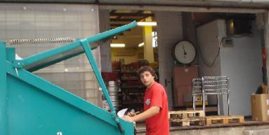 Kopanje po smeću (Foto: blog.hr)