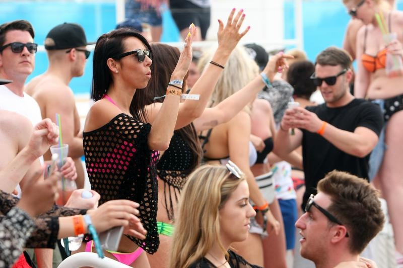 Zrće: Drugi dan Hideout festivala privukao je mnogobrojnu publiku na after beach party, Photo: Luka Stanzl/PIXSELL Zrće: Drugi dan Hideout festivala privukao je mnogobrojnu publiku na after beach party, Photo: Luka Stanzl/PIXSELL