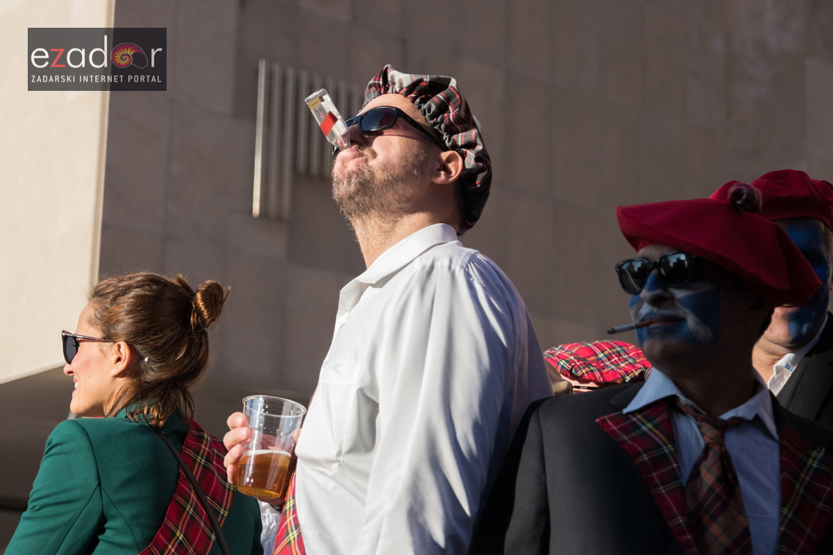 Zadarski karneval 2018: Povorka maškaranih skupina od Gradskih vrata preko Foruma do Narodnog trga Zadarski karneval 2018: Povorka maškaranih skupina od Gradskih vrata preko Foruma do Narodnog trga