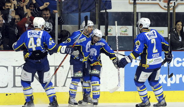 Zagreb, 040310. Ledena dvorana Doma sportova, hokej, cetvrtfinalna utakmica EBEL lige, susret KHL Medvescak i Graz 99ers. Na slici: slavlje. Foto: Damir Krajac / CROPIX