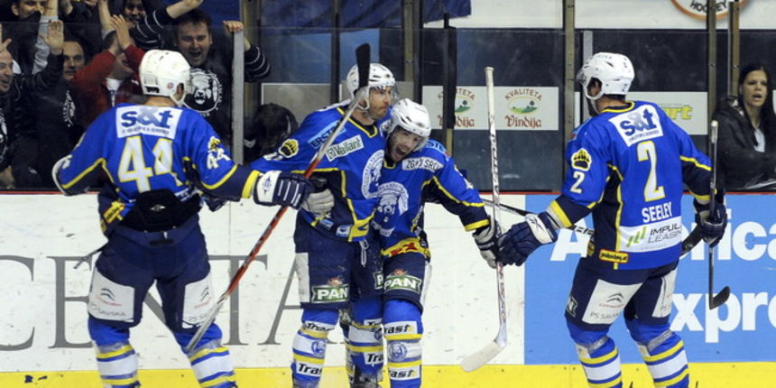 Zagreb, 040310. Ledena dvorana Doma sportova, hokej, cetvrtfinalna utakmica EBEL lige, susret KHL Medvescak i Graz 99ers. Na slici: slavlje. Foto: Damir Krajac / CROPIX Zagreb, 040310. Ledena dvorana Doma sportova, hokej, cetvrtfinalna utakmica EBEL lige, susret KHL Medvescak i Graz 99ers. Na slici: slavlje. Foto: Damir Krajac / CROPIX