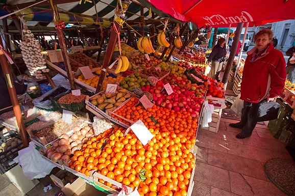 Đir po pijaci, 30. siječnja 2012. (foto:Saša Čuka)