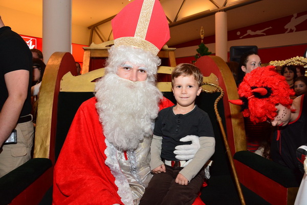 Supernova Zadar: Sveti Nikola i kamion Djeda mraza, Foto: Iva Perinčić Supernova Zadar: Sveti Nikola i kamion Djeda mraza, Foto: Iva Perinčić