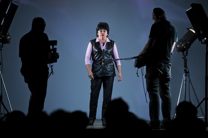 Zagreb, 230912.
Veceras je u KD Vatroslav Lisinski premijerno izvedena predstava Montazstroja 55+ u kojoj volonterski glumi 55 anonimaca starijih od 55 godina.
Foto: Neja Markicevic / CROPIX Zagreb, 230912.
Veceras je u KD Vatroslav Lisinski premijerno izvedena predstava Montazstroja 55+ u kojoj volonterski glumi 55 anonimaca starijih od 55 godina.
Foto: Neja Markicevic / CROPIX