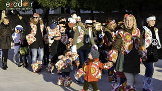 Paški zimski karneval 2018: Karnevalska povorka prošla ulicama grada do Pijace