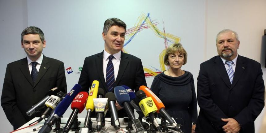 31.03.2014., Zagreb – Predsjednici stranaka Kukuriku koalicije odrzali su konferenciju za medije u sjedistu SDP-a povodom potpisivanja Sporazuma o zajednickom izlasku na izbore za Europski parlament. Zoran Milanovic, Silvano Hrelja, Boris Miletic, Vesna 31.03.2014., Zagreb – Predsjednici stranaka Kukuriku koalicije odrzali su konferenciju za medije u sjedistu SDP-a povodom potpisivanja Sporazuma o zajednickom izlasku na izbore za Europski parlament. Zoran Milanovic, Silvano Hrelja, Boris Miletic, Vesna