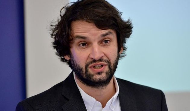 Zagreb – Ministar znanosti, obrazovanja i sporta Vedran Mornar odrzao je konferenciju za novinare povodom predstavljanja ekspertne radne skupine za provodjenje cjelovite kurikularne reforme za rani i predskolski, osnovnoskolski i srednjoskolski odgoj i ob