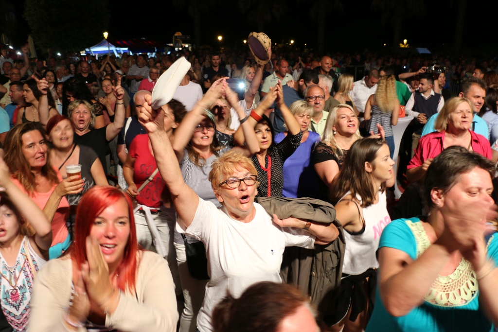 Virsko ljeto 2017: Gazde raspjevale i rasplesale Vir Virsko ljeto 2017: Gazde raspjevale i rasplesale Vir