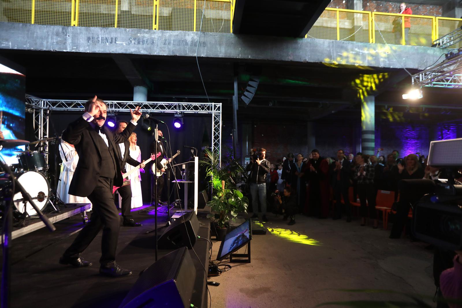 Let 3 nastupio na svečanom obilježavanju 50. obljetnice Sveučilišta u Rijeci Let 3 nastupio na svečanom obilježavanju 50. obljetnice Sveučilišta u Rijeci