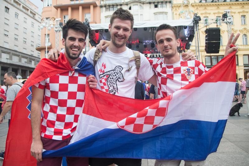 Hrvatski navijači okupirali Lens uoči utakmice s Portugalom, Photo: PIXSELL Hrvatski navijači okupirali Lens uoči utakmice s Portugalom, Photo: PIXSELL