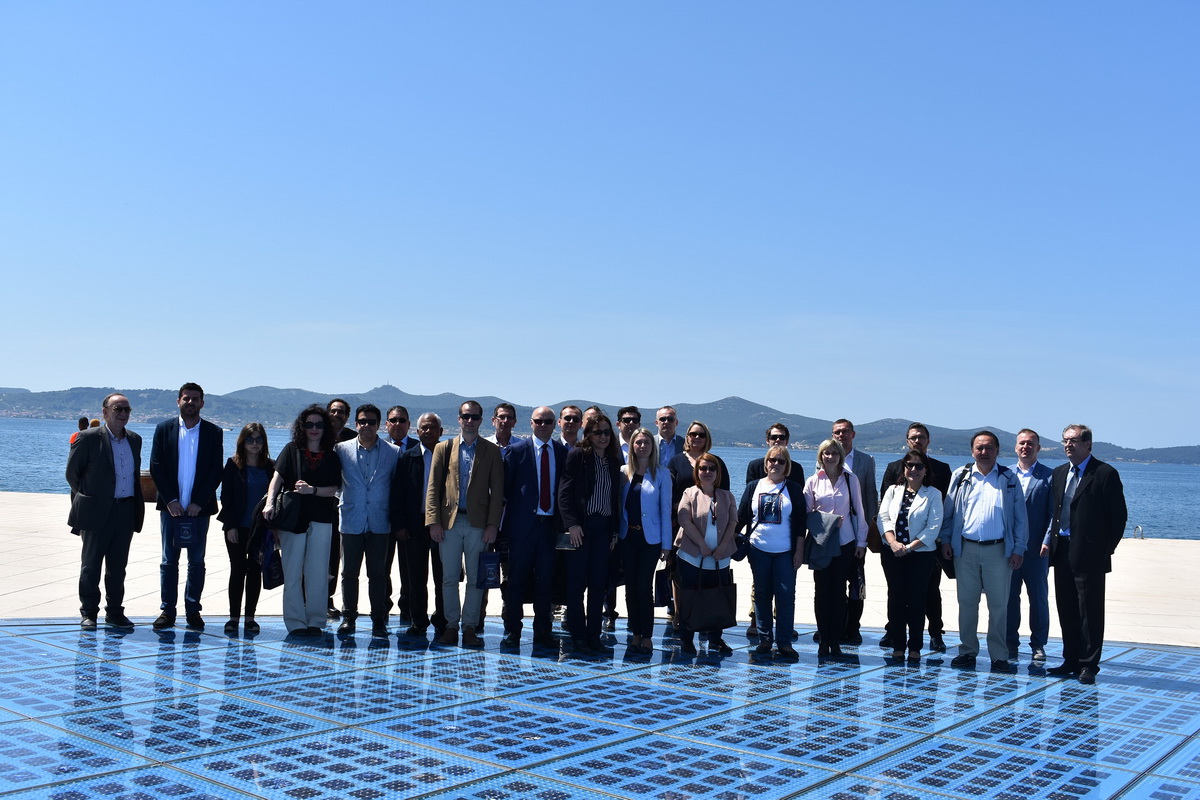 Predstavnici dvadesetak stranih veleposlanstva u posjetu Zadarskoj županiji Predstavnici dvadesetak stranih veleposlanstva u posjetu Zadarskoj županiji