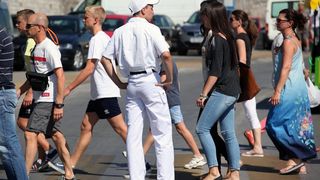 18.07.2013., Zadar – Prometna jedinica mladezi, mladi zadarski bobiji kako im tepaju gradjani uvelike pridonose olaksanom kretanju automobila kroz grad. Bez njih vecina raskrizja te ulice blize centru grada bile bi zagusene zbog prometnih cepova. Velika 18.07.2013., Zadar – Prometna jedinica mladezi, mladi zadarski bobiji kako im tepaju gradjani uvelike pridonose olaksanom kretanju automobila kroz grad. Bez njih vecina raskrizja te ulice blize centru grada bile bi zagusene zbog prometnih cepova. Velika